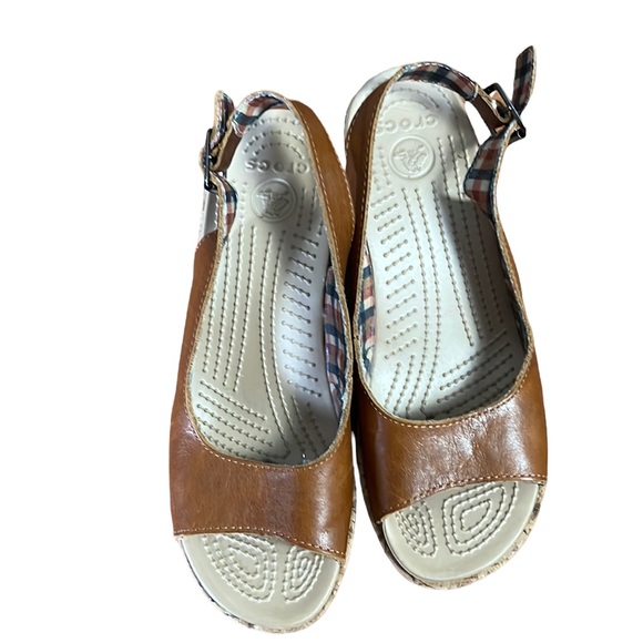 Crocs A-Leigh Wedge Sandals size 9
